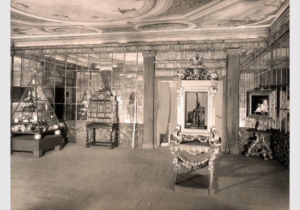 Rekonstruktion der ehemaligen Naturalienkammer der Kunstkammer in den Messehallen am Funkturm, Fotografie von Gustav Schwarz, 1930. Staatliche Museen zu Berlin, Zentralarchiv, Ident.Nr. ZA 2.20./01267.