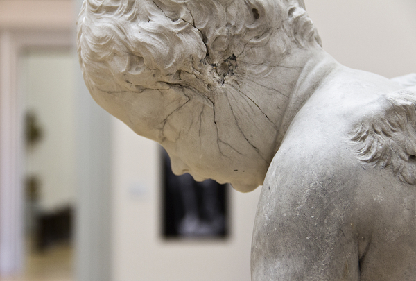 Cupid Carving His Bow (detail), Staatliche Museen zu Berlin, Sculpture Collection and Museum for Byzantine Art. Foto: Fabian Fröhlich