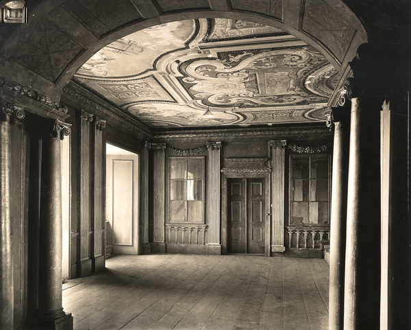 Die ehemalige Instrumentenkammer der Kunstkammer (Raum 991), Fotografie von Gustav Schwarz, Ende der 1920er Jahre. Staatliche Museen zu Berlin, Zentralarchiv, Ident.Nr. ZA 2.20./01265.