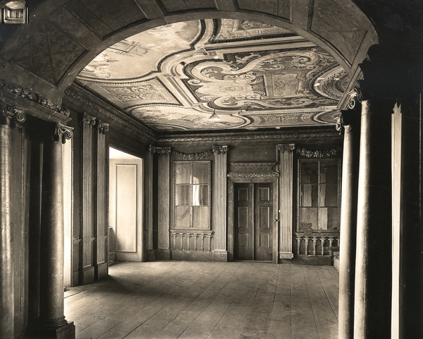 View of the former Instrument Cabinet of the Kunstkammer in the Berlin Palace, photo by Gustav Schwarz, late 1920s. Staatliche Museen zu Berlin, Zentralarchiv, Ident.Nr. ZA 2.20./01265.